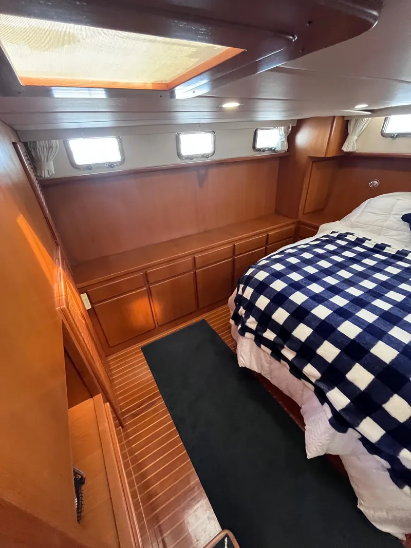 Slide: The Image of Symbol 42' Sun Deck Trawler 2000 - 31