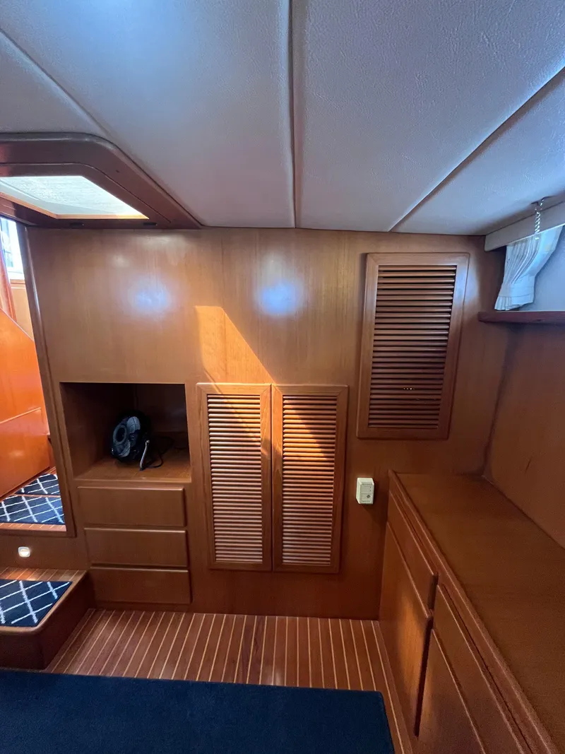 Slide: The Image of Symbol 42' Sun Deck Trawler 2000 - 34