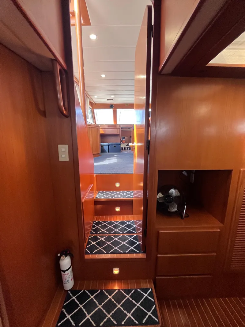 Slide: The Image of Symbol 42' Sun Deck Trawler 2000 - 39