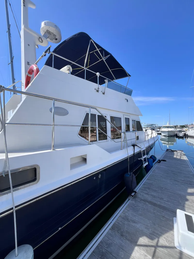 Slide: The Image of Symbol 42' Sun Deck Trawler 2000 - 4