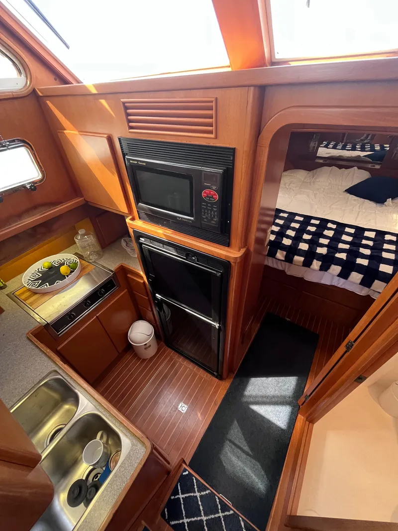 Slide: The Image of Symbol 42' Sun Deck Trawler 2000 - 50