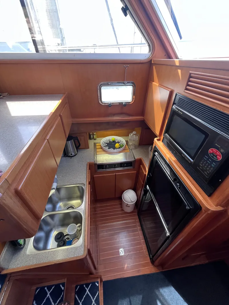 Slide: The Image of Symbol 42' Sun Deck Trawler 2000 - 51