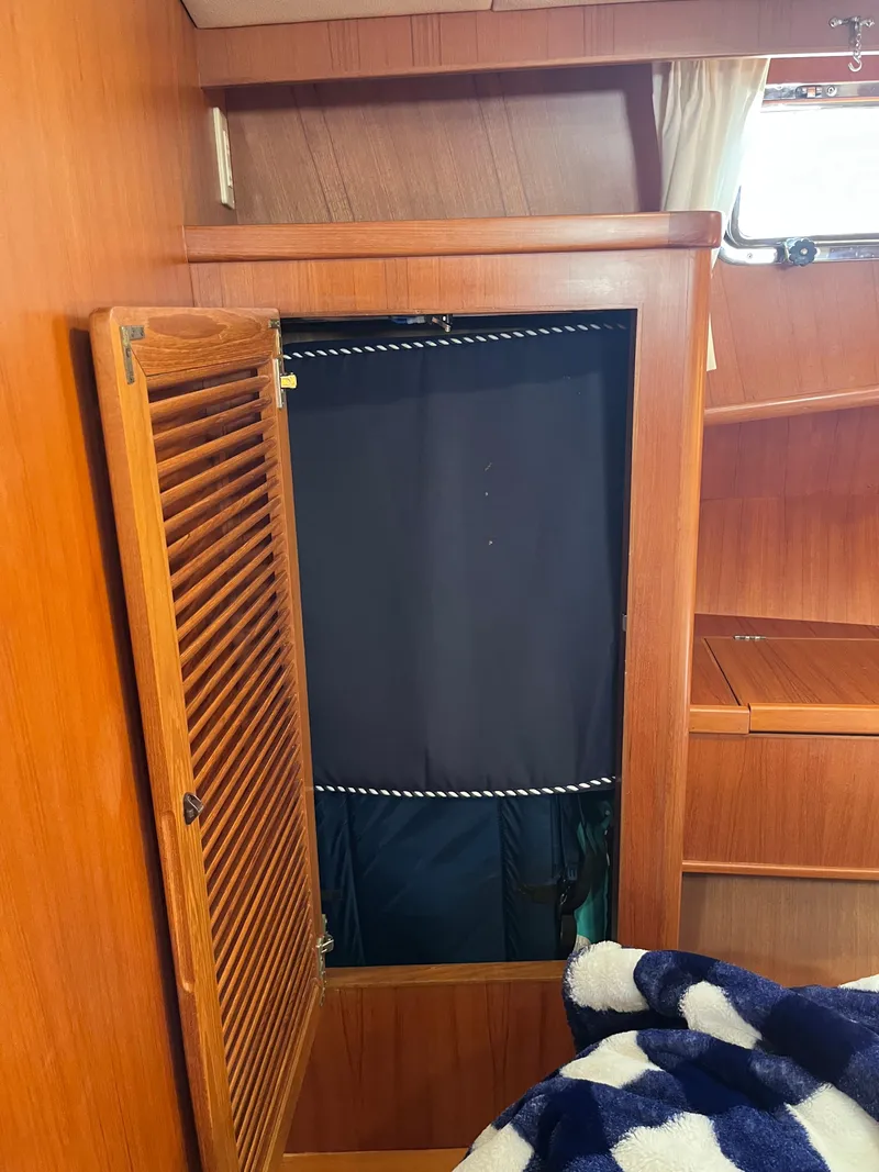 Slide: The Image of Symbol 42' Sun Deck Trawler 2000 - 63