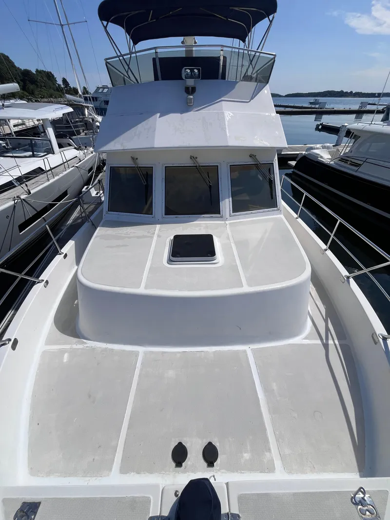 Slide: The Image of Symbol 42' Sun Deck Trawler 2000 - 7