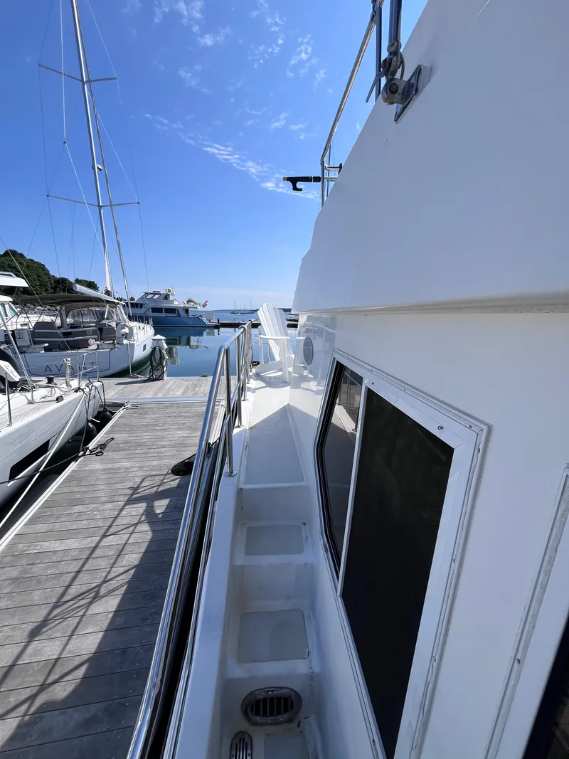 Slide: The Image of Symbol 42' Sun Deck Trawler 2000 - 9