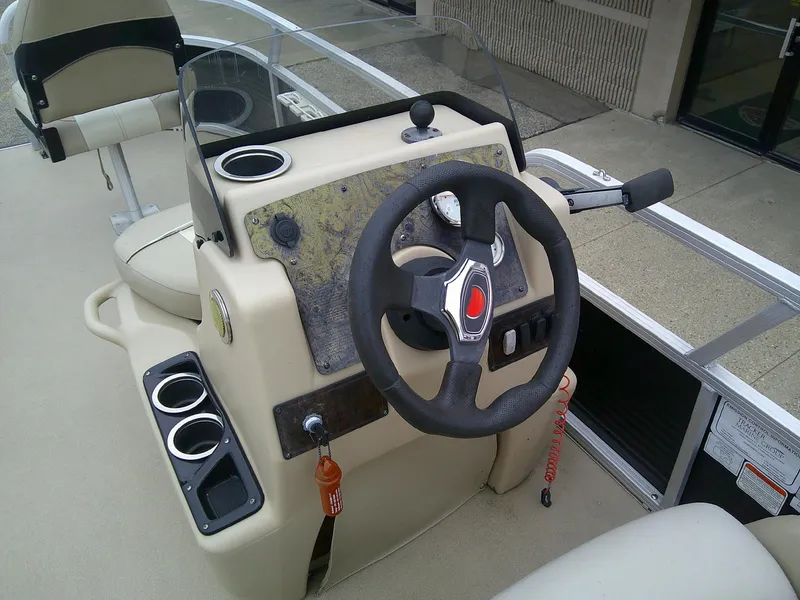 Slide: The Image of Sun Tracker Bass Buggy 18 DLX 2013 - 14