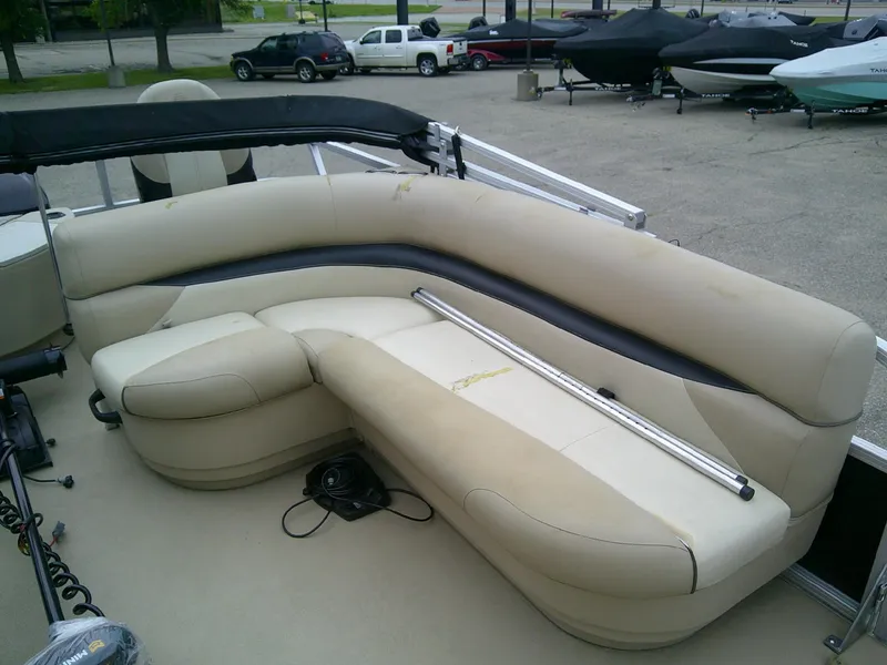 Slide: The Image of Sun Tracker Bass Buggy 18 DLX 2013 - 8