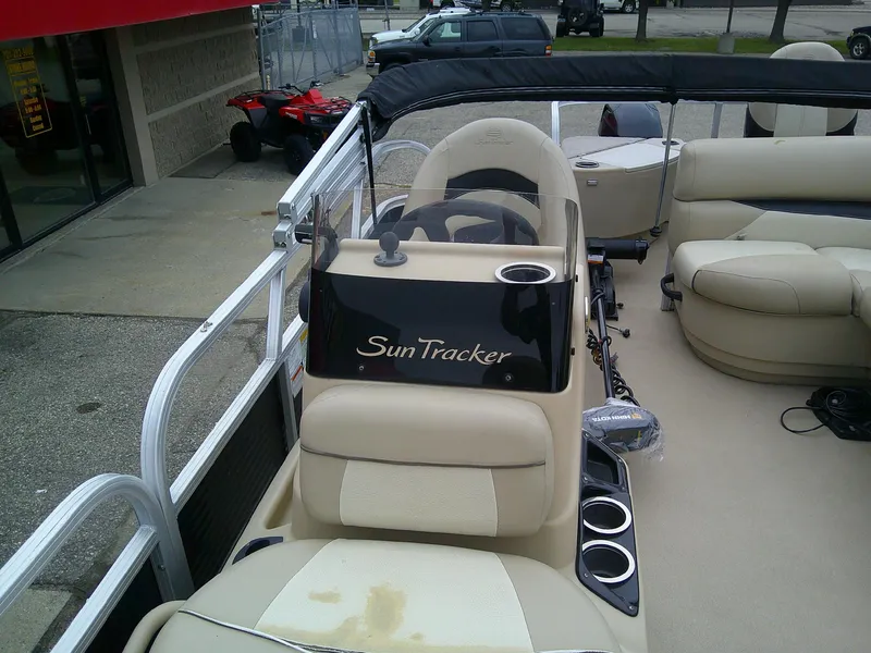 Slide: The Image of Sun Tracker Bass Buggy 18 DLX 2013 - 9