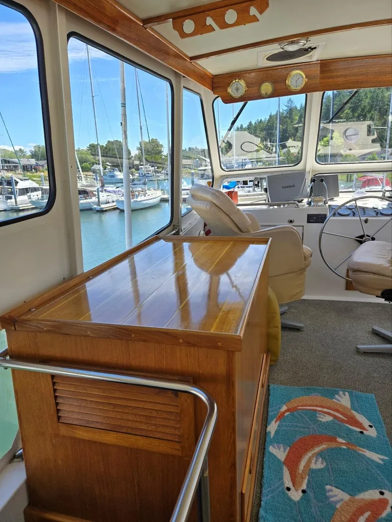 Slide: The Image of Interior of 1983 Ocean Alexander 43 Flush Aft Deck - freezer inside customer box - 24