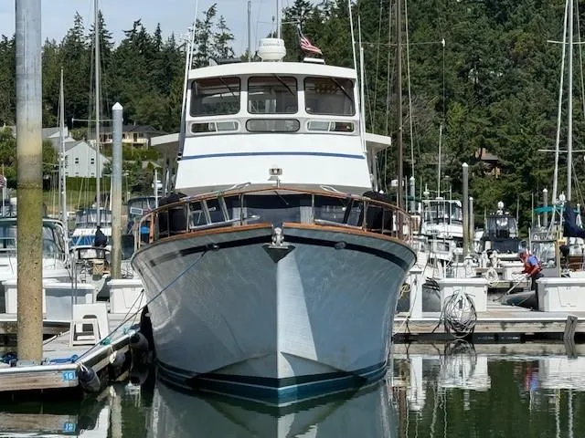 Slide: The Image of 1983 Ocean Alexander 43 Flush Aft Deck - bow on - 5
