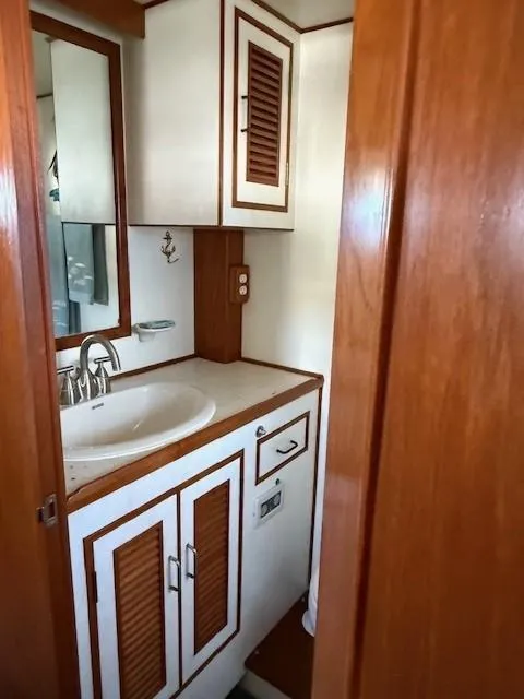 Slide: The Image of Sink basin, storage - 76