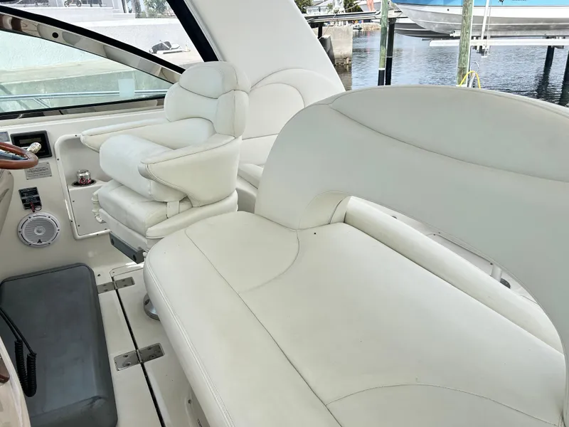 Slide: The Image of Sea Ray 410 Express Cruiser 2003 - 15