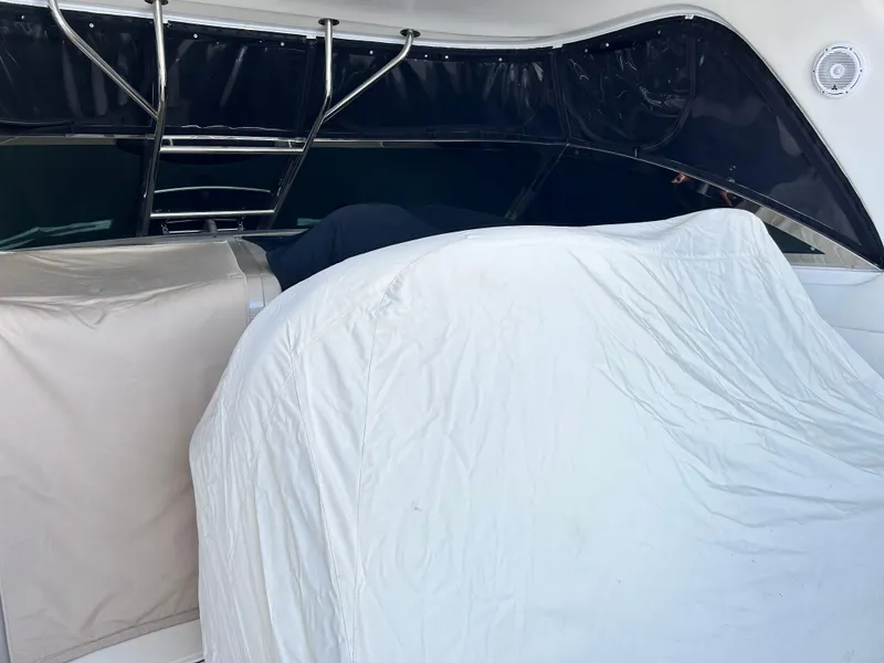 Slide: The Image of Sea Ray 410 Express Cruiser 2003 - 18