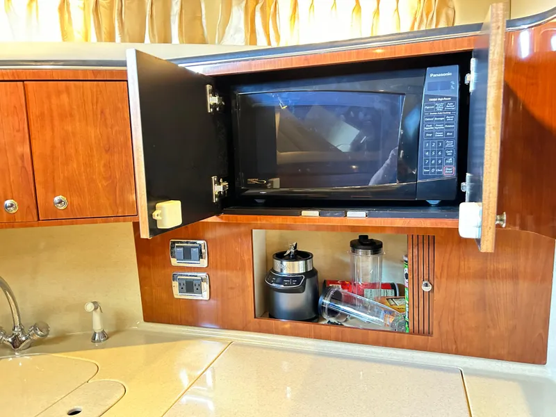 Slide: The Image of Sea Ray 410 Express Cruiser 2003 - 34