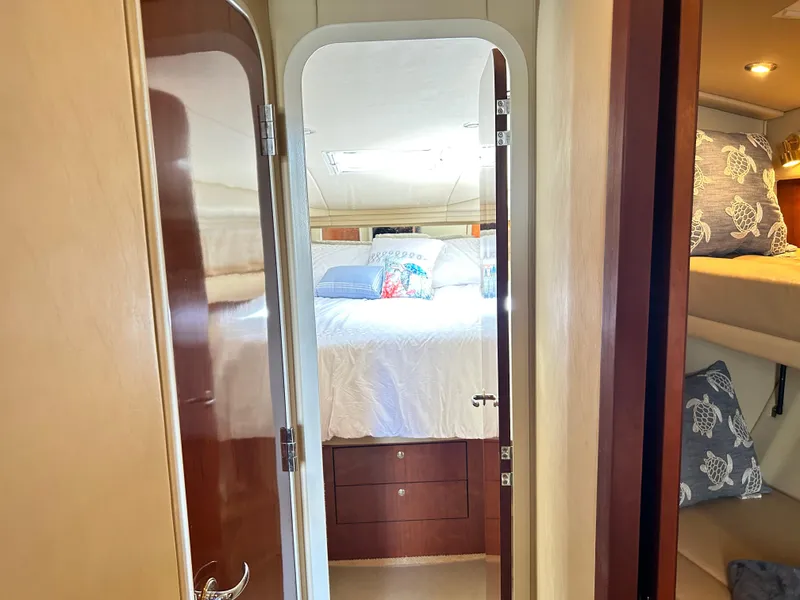 Slide: The Image of Sea Ray 410 Express Cruiser 2003 - 35