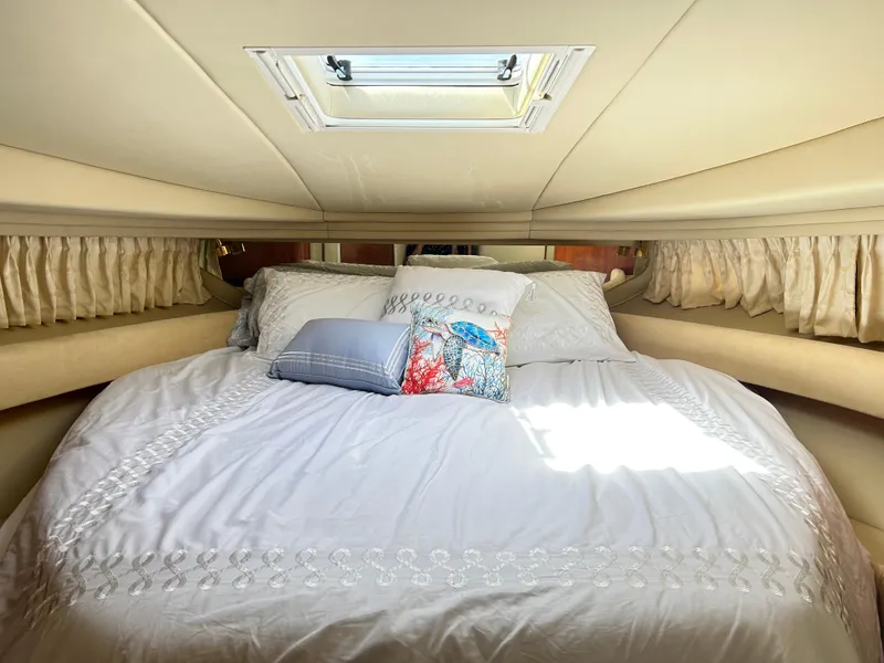 Slide: The Image of Sea Ray 410 Express Cruiser 2003 - 36