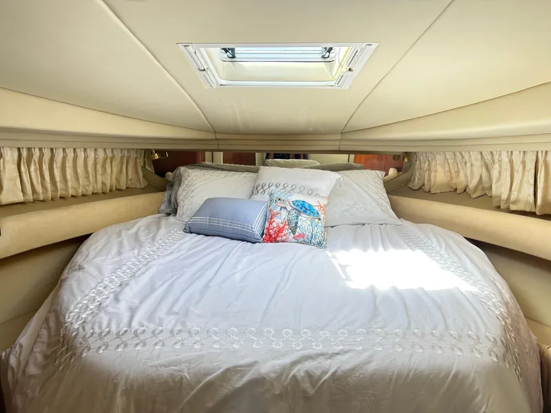 Slide: The Image of Sea Ray 410 Express Cruiser 2003 - 38