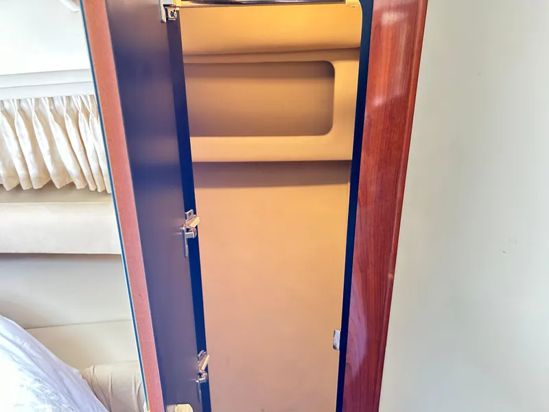 Slide: The Image of Sea Ray 410 Express Cruiser 2003 - 41