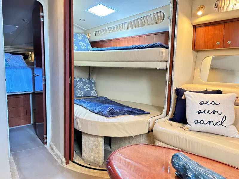 Slide: The Image of Sea Ray 410 Express Cruiser 2003 - 46