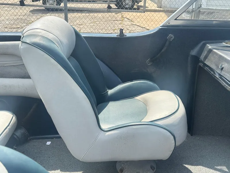 Slide: The Image of 2007 Stratos 486 Ski-N-Fish boat interior with cushioned seat and side panel. - 11