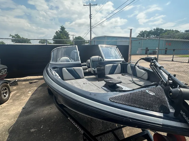 Slide: The Image of 2007 Stratos 486 Ski-N-Fish boat with seating, parked outdoors on a sunny day. - 14