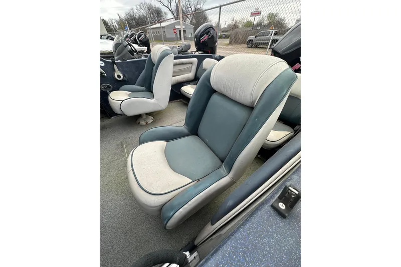 Slide: The Image of 2007 Stratos 486 Ski-N-Fish boat interior with cushioned seats. - 17