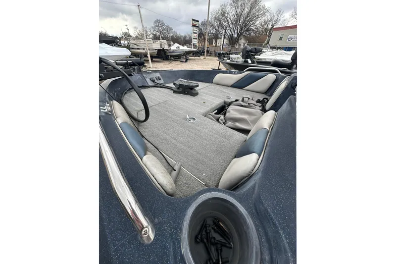 Slide: The Image of 2007 Stratos 486 Ski-N-Fish boat interior with seating and steering wheel. - 22