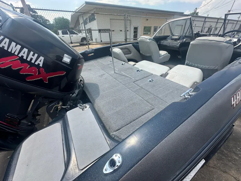 Slide: The Image of 2007 Stratos 486 Ski-N-Fish boat with Yamaha engine, featuring spacious seating and deck. - 7