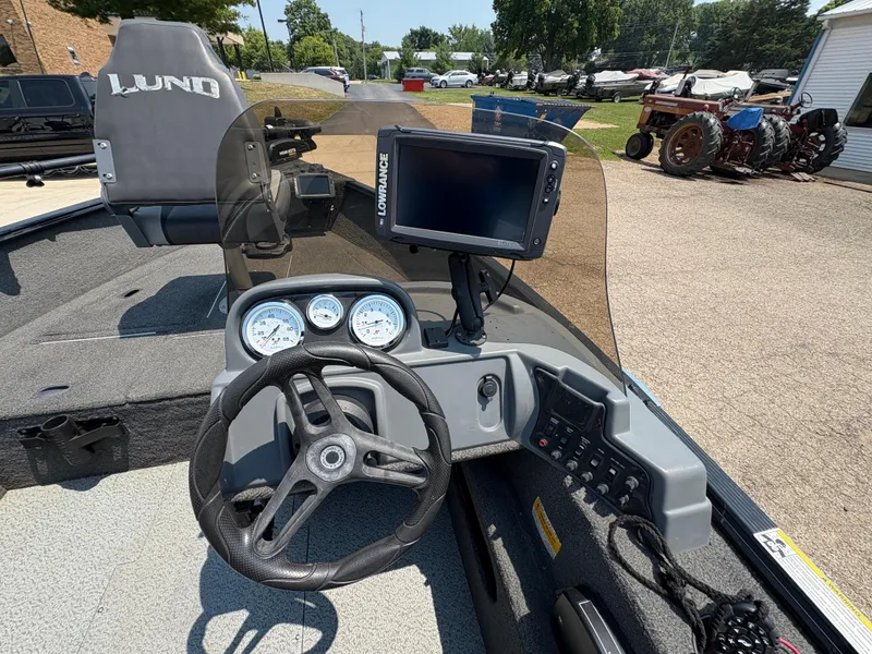 Slide: The Image of Lund 1650 Rebel XL SS 2014 - 16