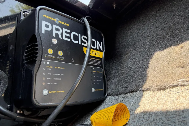 Slide: The Image of Lund 1650 Rebel XL SS 2014 - 23