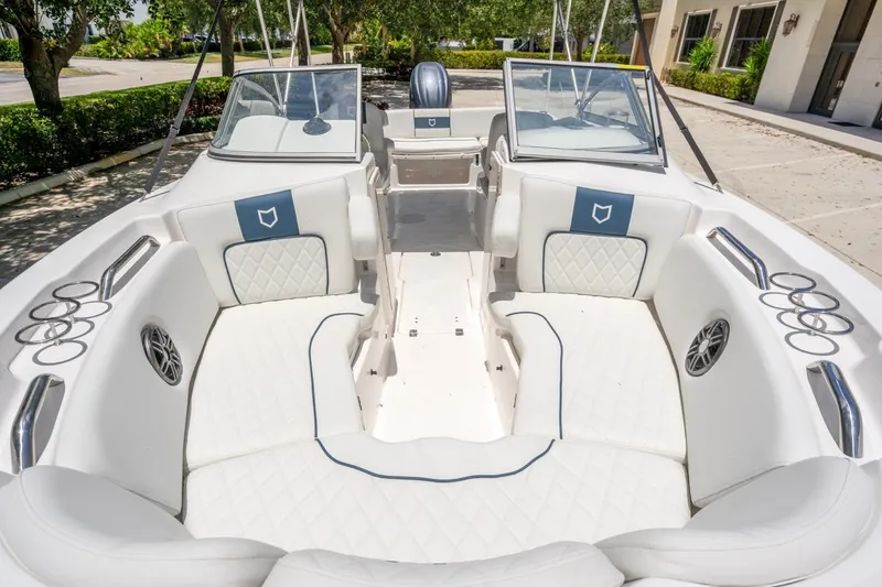 Slide: The Image of Sea Fox 228 Traveler 2025 - 7