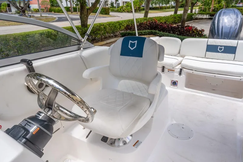 Slide: The Image of Sea Fox 228 Traveler 2025 - 9