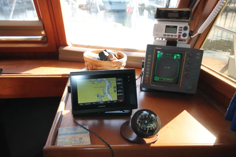 Slide: The Image of Navigation equipment on 1986 Senator 35 Sundeck Trawler's helm with radar and GPS display. - 18