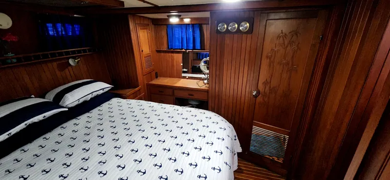 Slide: The Image of Senator 35 Sundeck Trawler 1986 - 51