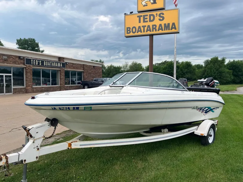 Slide: The Image of 1996 Sea Ray 175 Open Bow boat on trailer at Ted's Boatarama dealership. - 4