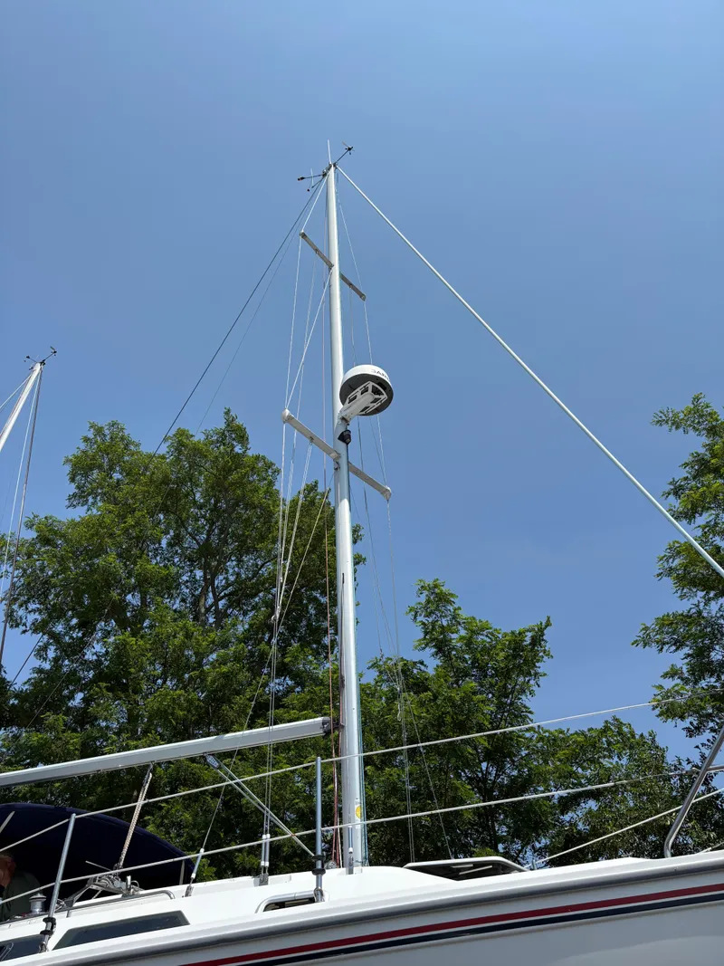 Slide: The Image of Sailboat mast of a 1994 Catalina 270 LE against a clear blue sky. - 10