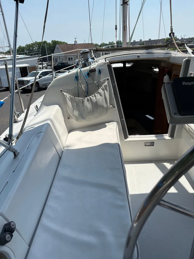 Slide: The Image of 1994 Catalina 270 LE sailboat cockpit with seating and open cabin entrance. - 25