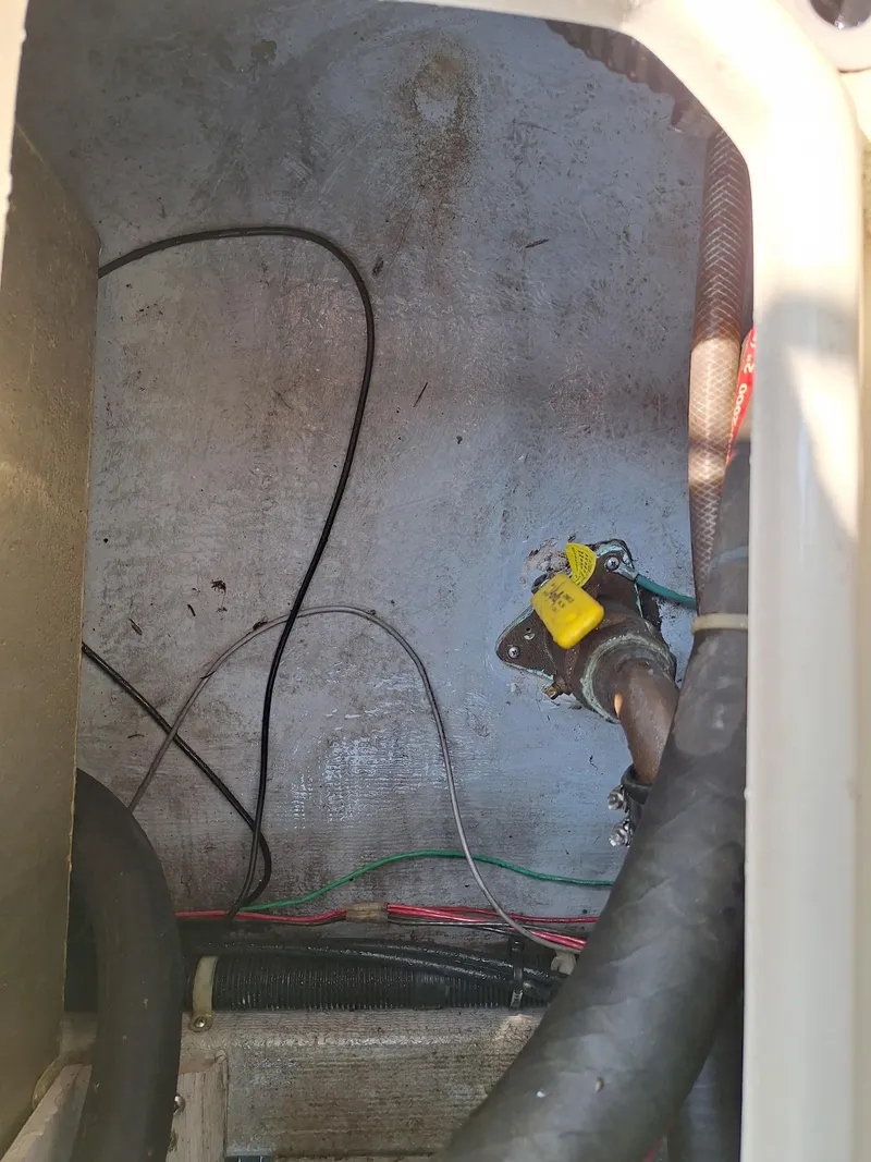 Slide: The Image of clean bilge and water intake - 10