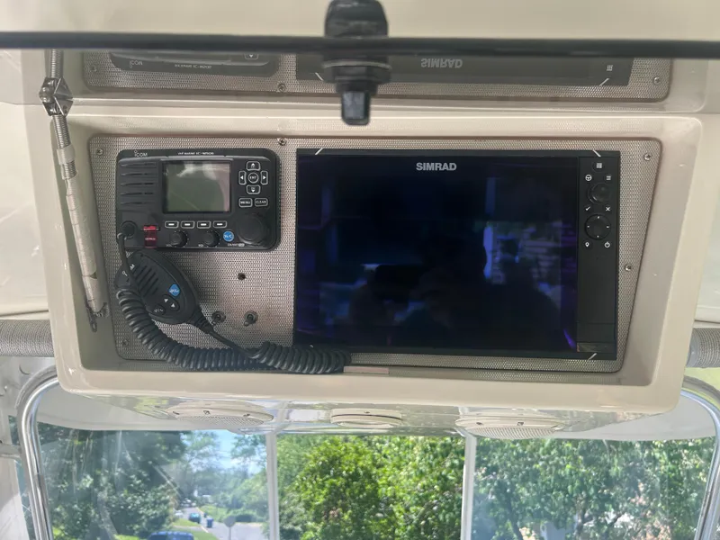 Slide: The Image of Boat dashboard with Simrad display and Icom marine radio, Tides 27, 1996 model. - 29