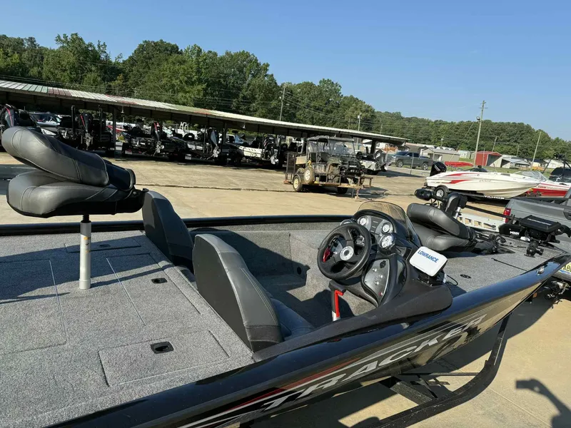 Slide: The Image of Tracker Pro Team 175 TXW 2024 - 3