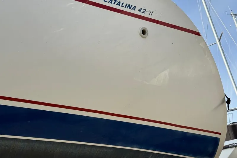 Slide: The Image of 1998 Catalina 42Mk 2 sailboat hull with red and blue stripes. - 28