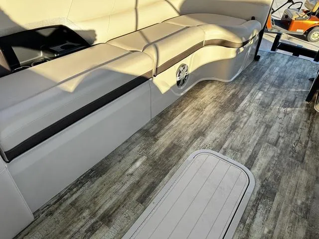 Slide: The Image of Crest Caribbean LX 250 SLRC CP3 2024 - 10