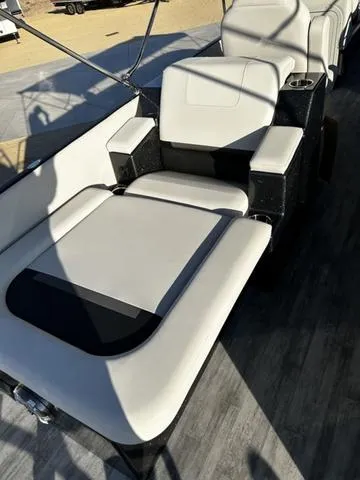 Slide: The Image of Crest Caribbean RS 250 SLRC CP3 2024 - 26