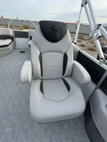 Slide: The Image of South Bay 224RS LE 2.75 2025 - 11