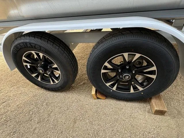 Slide: The Image of South Bay 224RS LE 2.75 2025 - 16