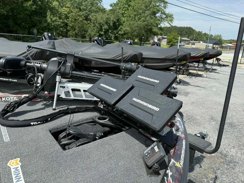 Slide: The Image of 2023 Nitro Z21 XL Pro boat with Humminbird electronics and Minn Kota trolling motor. - 8