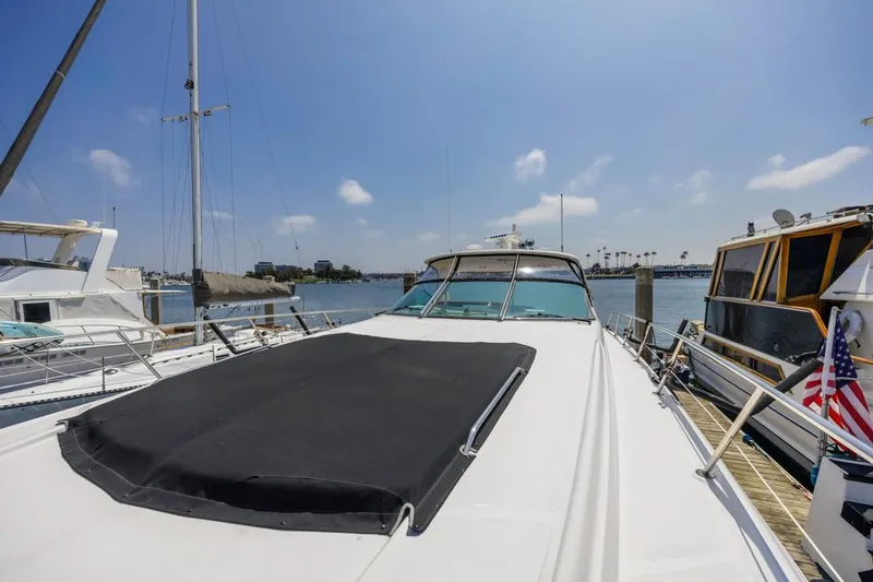 Slide: The Image of 2000 Sea Ray 510 Sundancer yacht docked at marina under clear blue sky. - 12