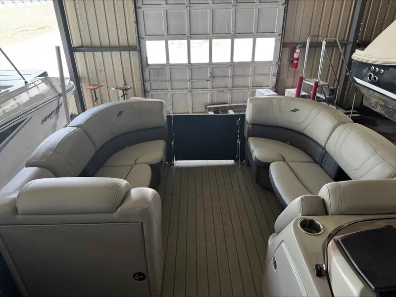 Slide: The Image of Starcraft CX 23DL 2023 - 10