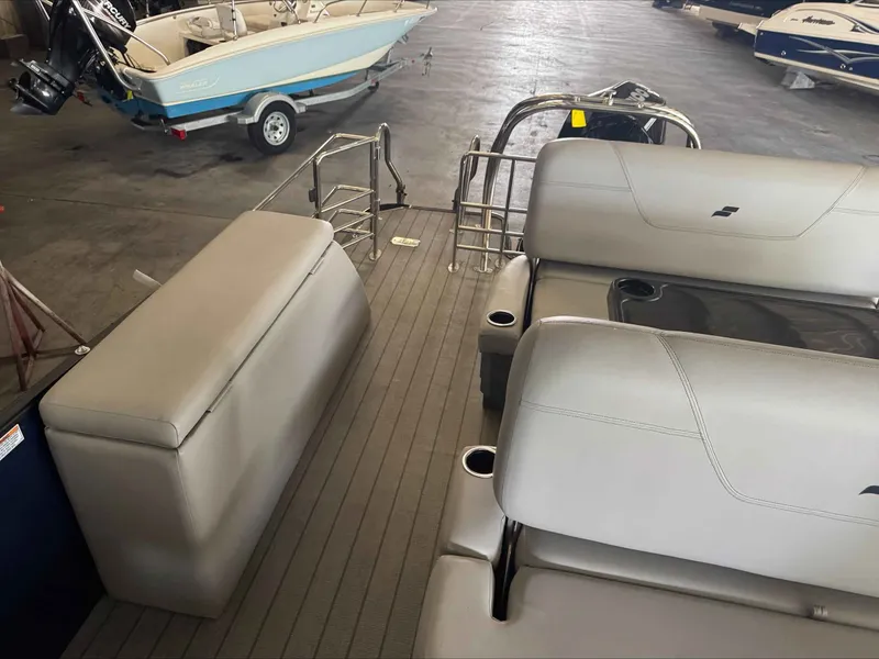 Slide: The Image of Starcraft CX 23DL 2023 - 6