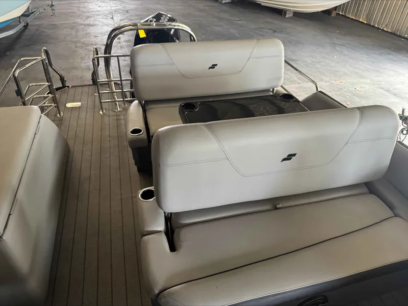 Slide: The Image of Starcraft CX 23DL 2023 - 7